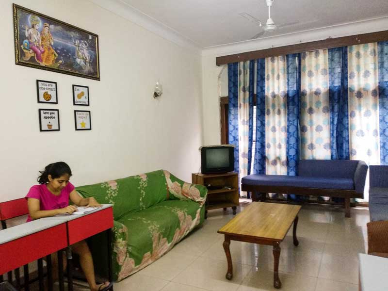 Best PG For Girls Near LSR Gargi Kamala Nehru College Delhi - Amazing Interiors Drawing Rooms